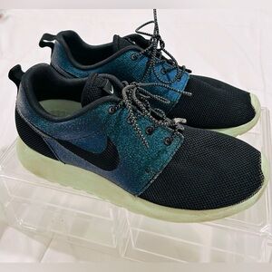 Nike Roshe Teal & Black Sneakers Size 8
